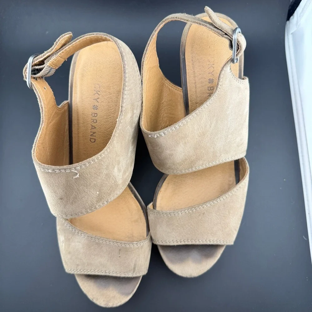 Lucky Brand Taupe Suede Platform Wedge Sandals Buckle Ankle Strap‎ Wood Heel